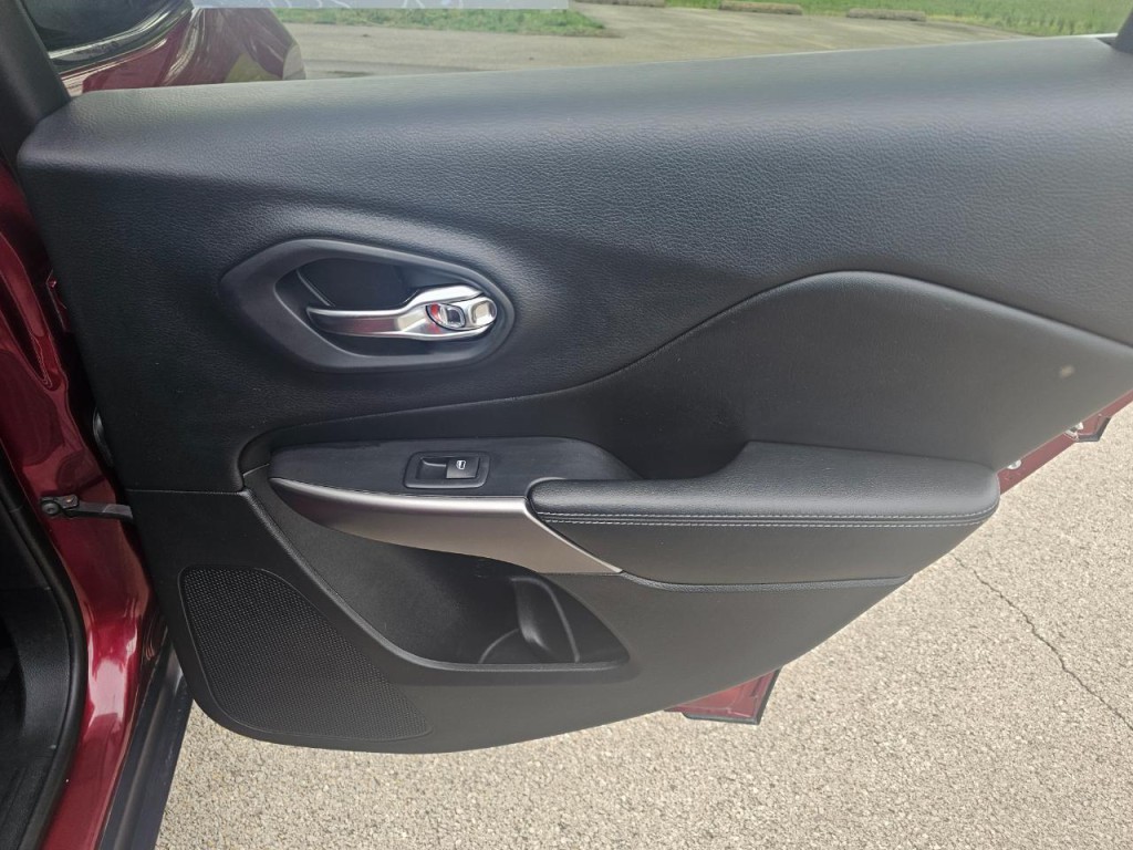 2019 Jeep Cherokee Image 18