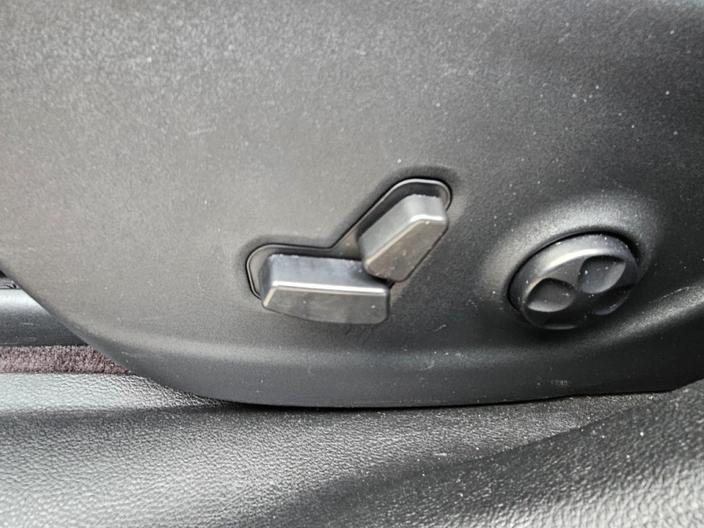 2019 Jeep Cherokee Image 32