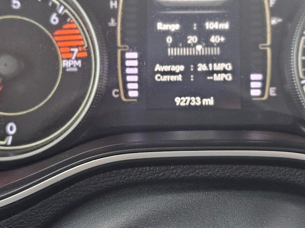 2019 Jeep Cherokee Image 38