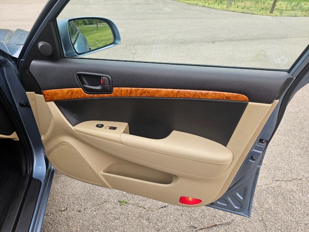 2009 Hyundai Sonata Image 16