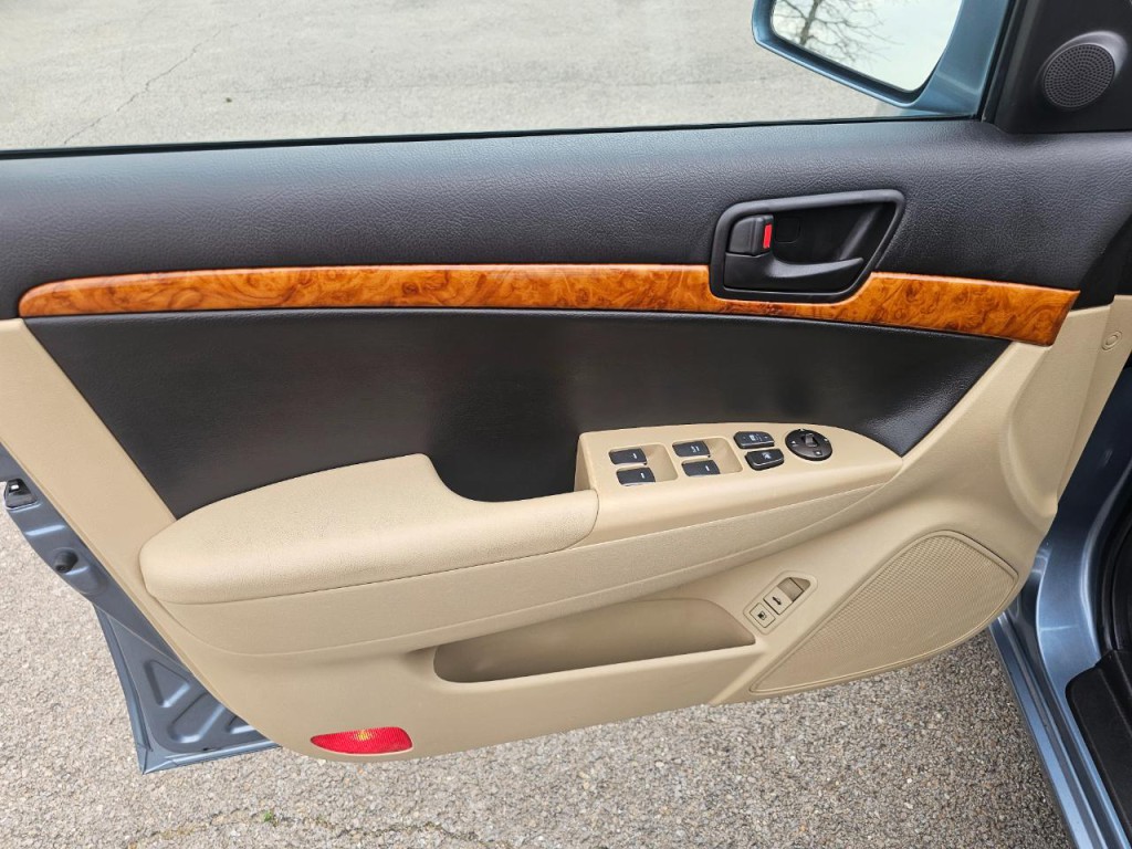 2009 Hyundai Sonata Image 24