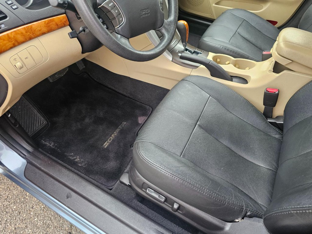 2009 Hyundai Sonata Image 25