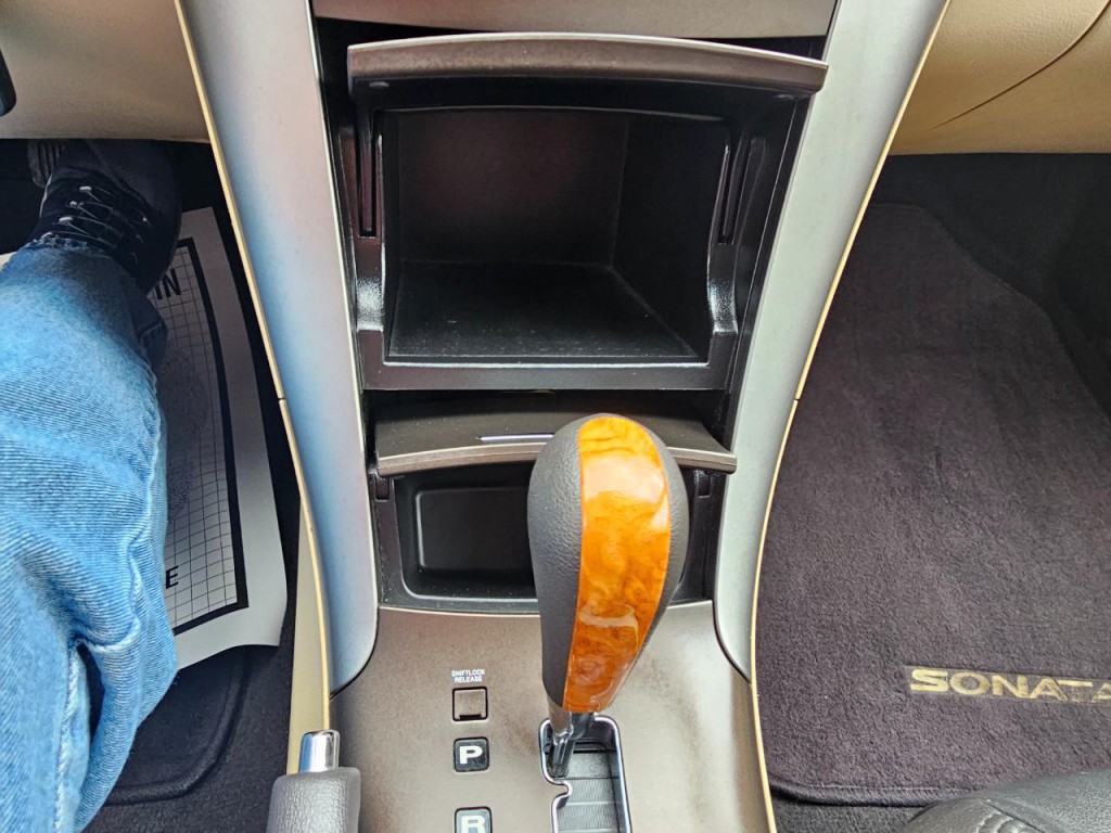 2009 Hyundai Sonata Image 40
