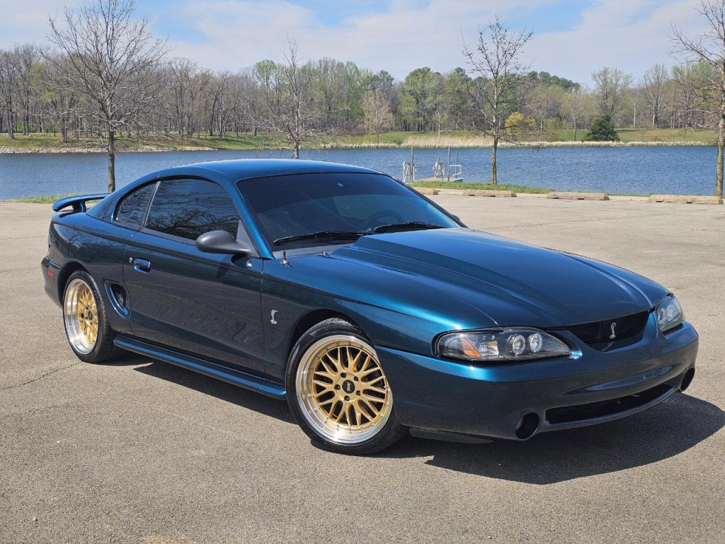 1995 Ford Mustang Image 2