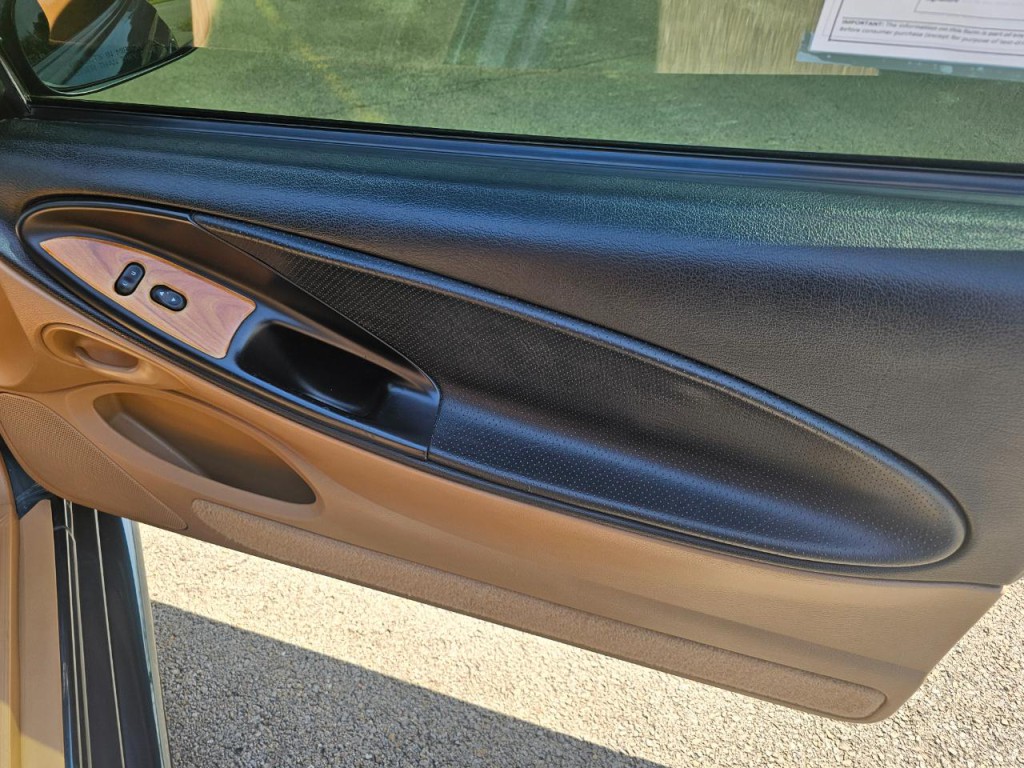 1995 Ford Mustang Image 16