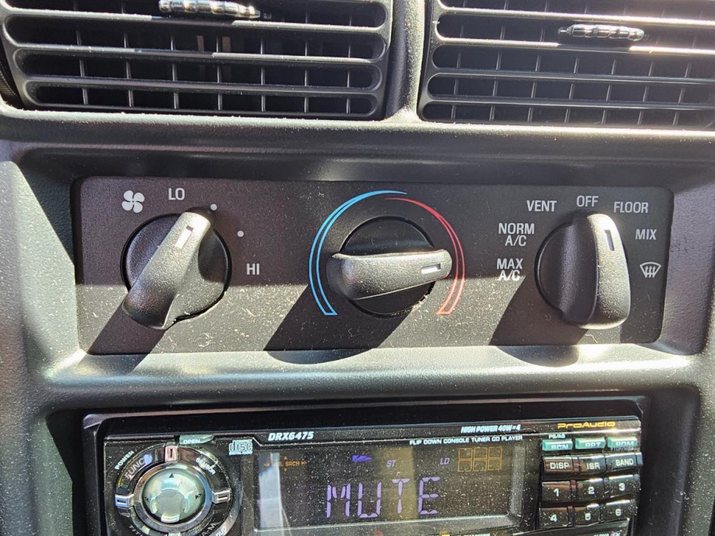 1995 Ford Mustang Image 34