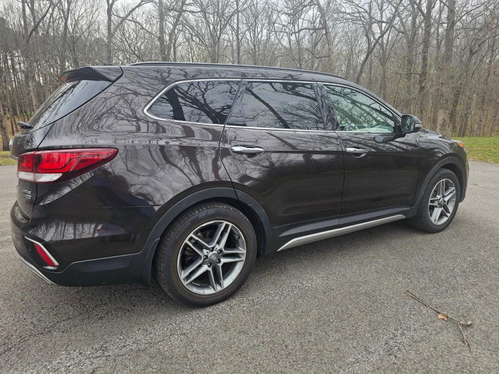 2019 Hyundai Santa Fe Image 2