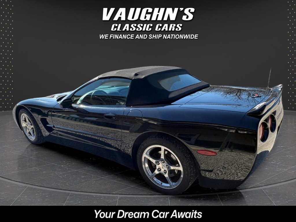 2004 Chevrolet Corvette Image 9