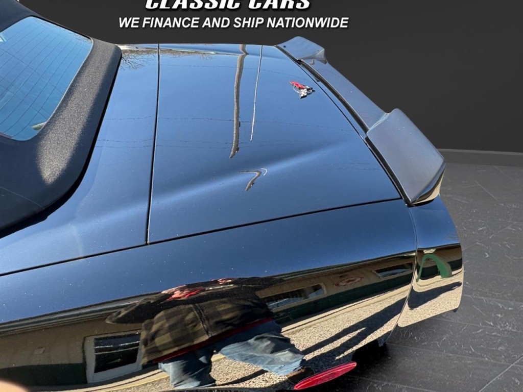 2004 Chevrolet Corvette Image 17