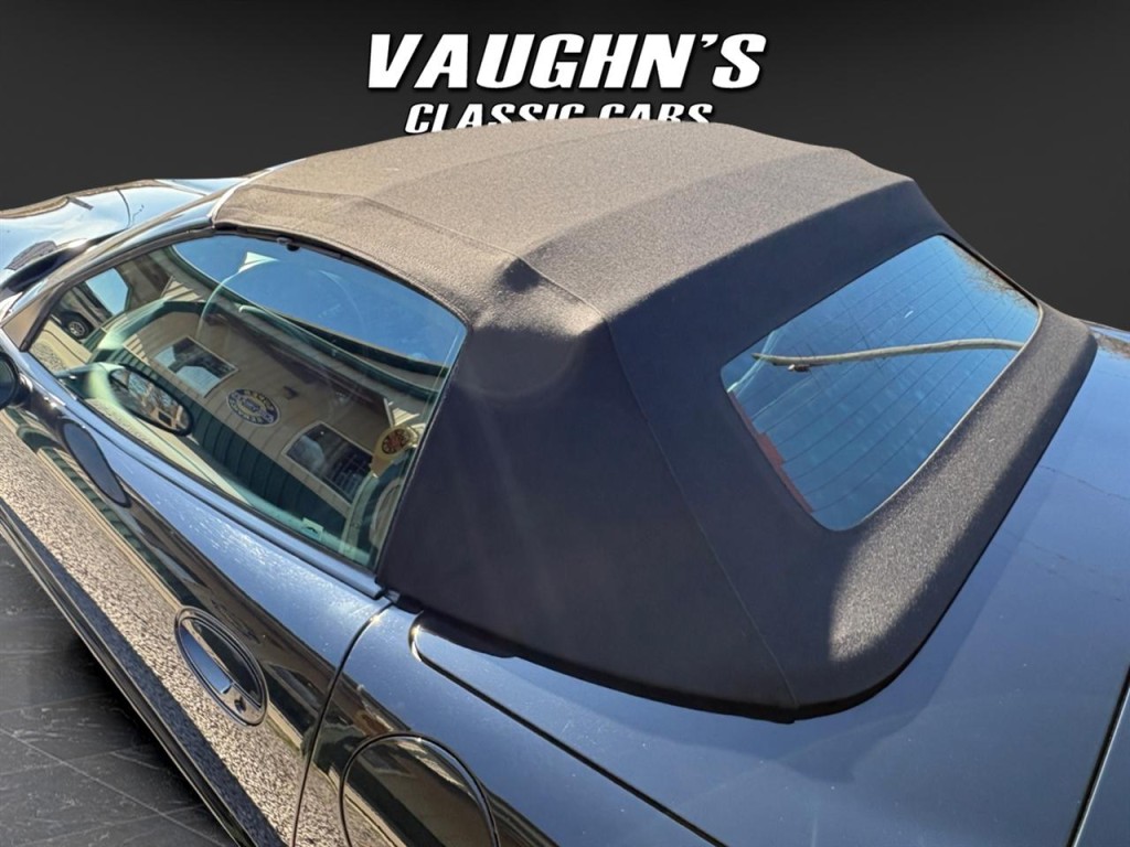 2004 Chevrolet Corvette Image 19
