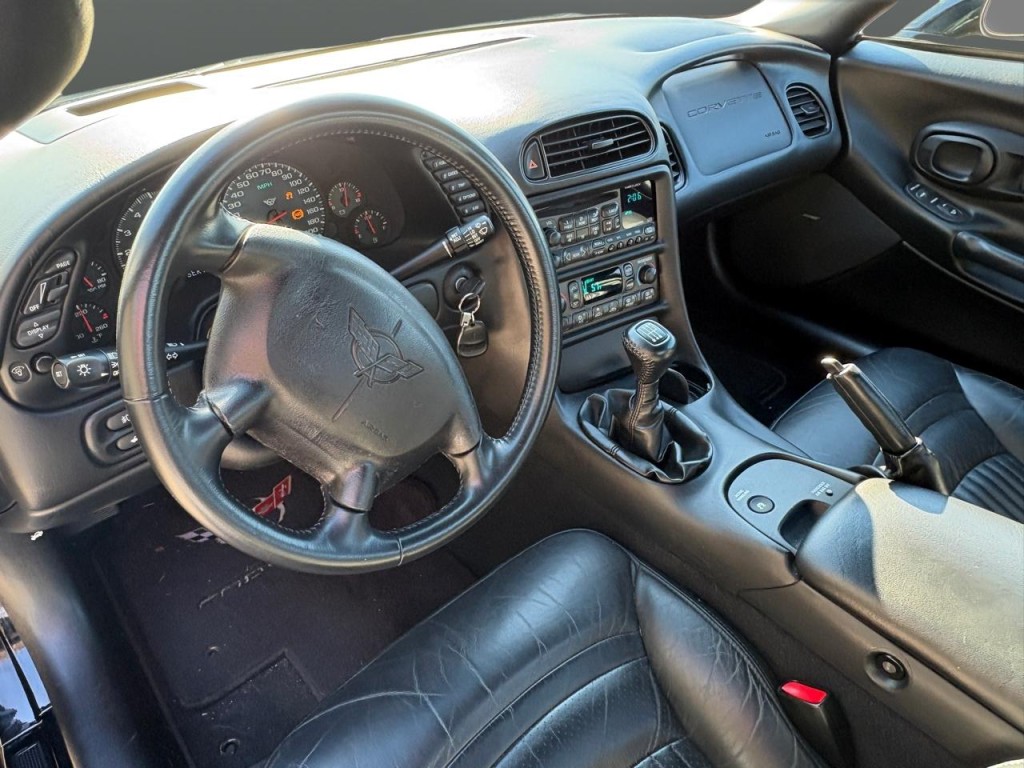 2004 Chevrolet Corvette Image 23