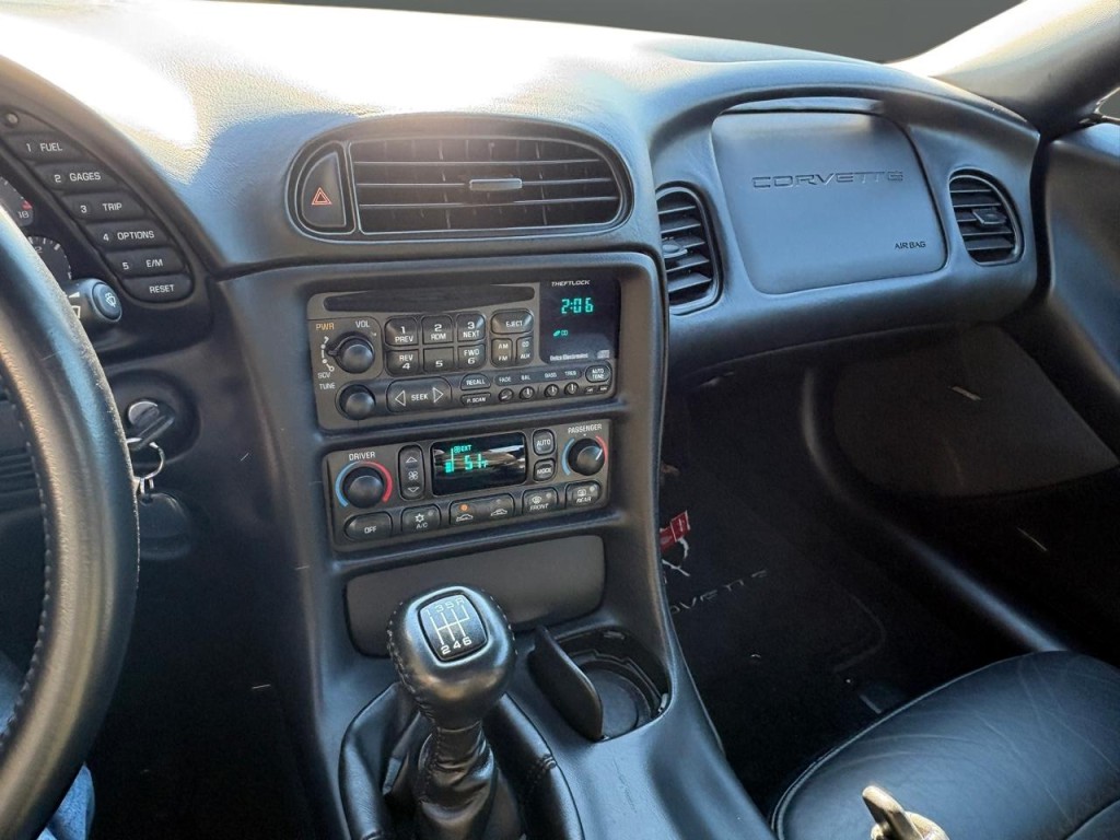 2004 Chevrolet Corvette Image 26