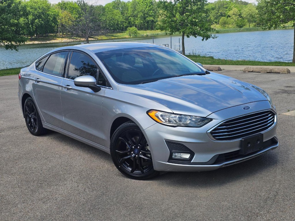 2020 Ford Fusion Image 2