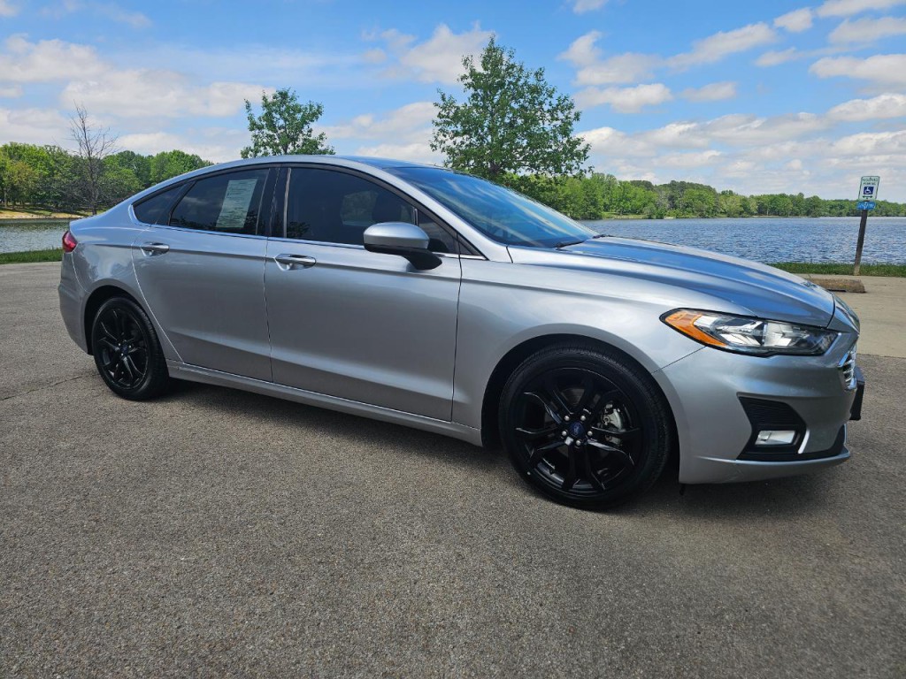 2020 Ford Fusion Image 3