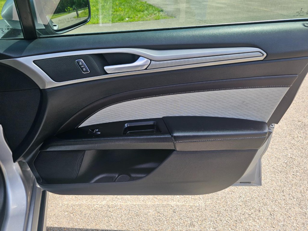 2020 Ford Fusion Image 17