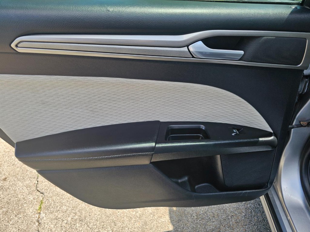 2020 Ford Fusion Image 22