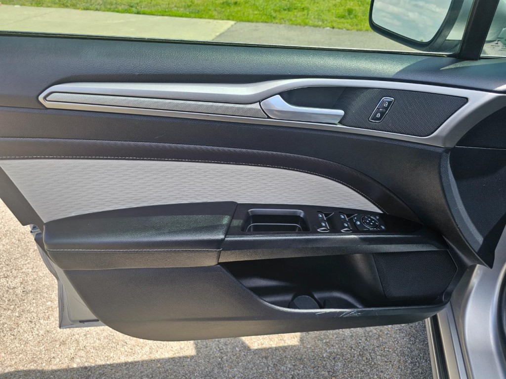 2020 Ford Fusion Image 24