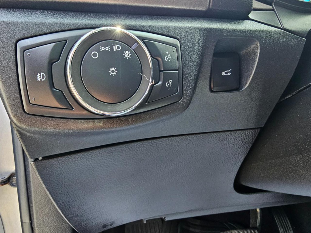 2020 Ford Fusion Image 32