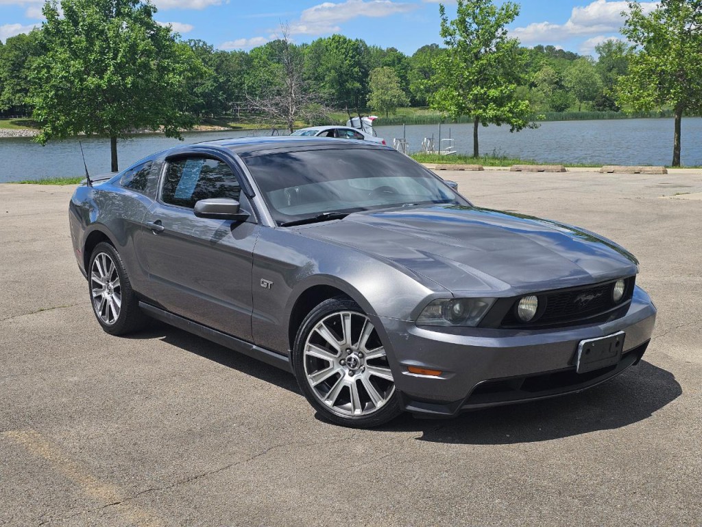 2010 Ford Mustang Image 2