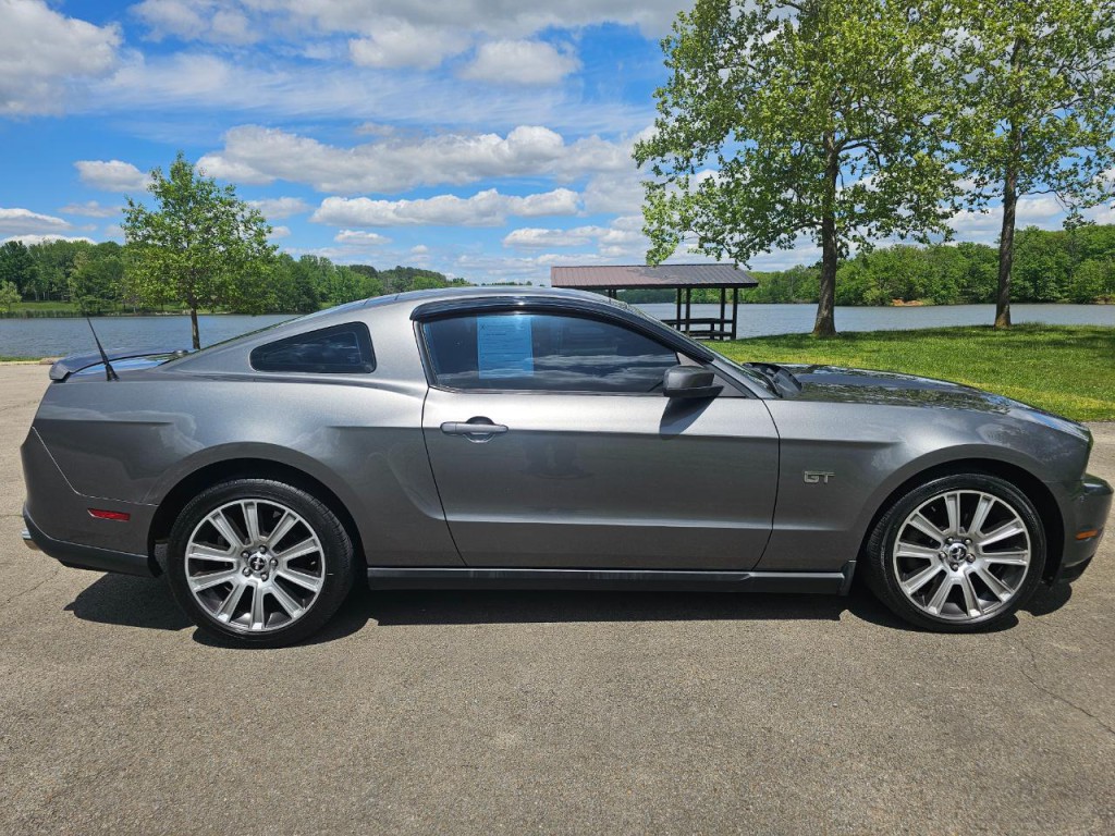 2010 Ford Mustang Image 4