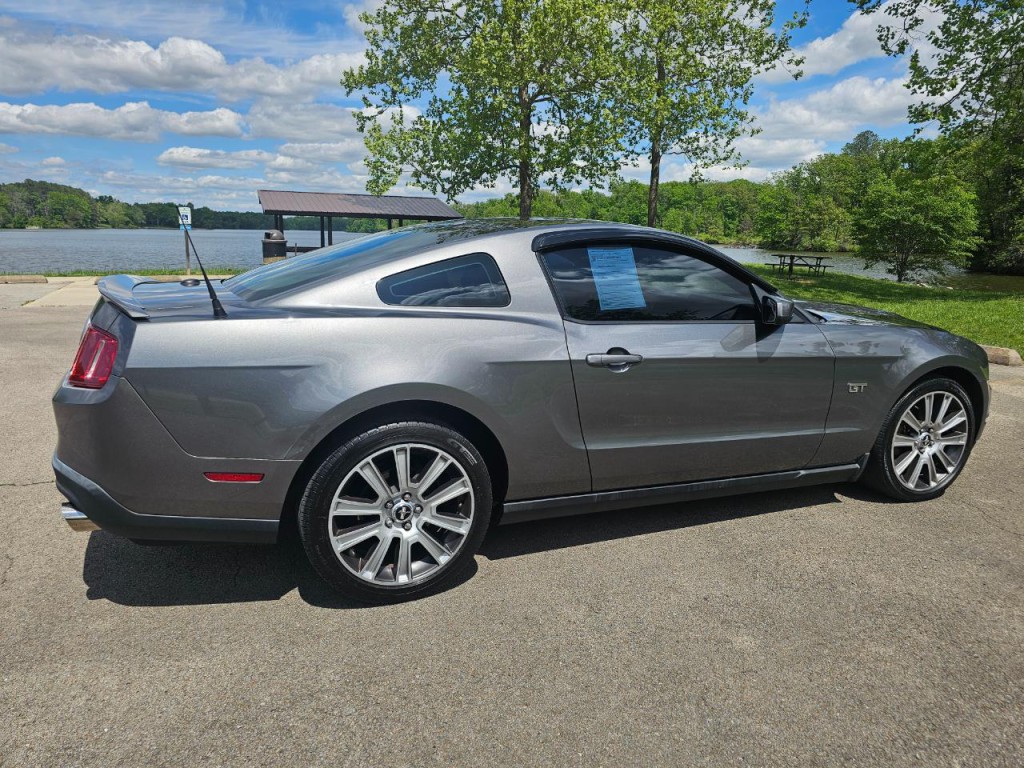 2010 Ford Mustang Image 5