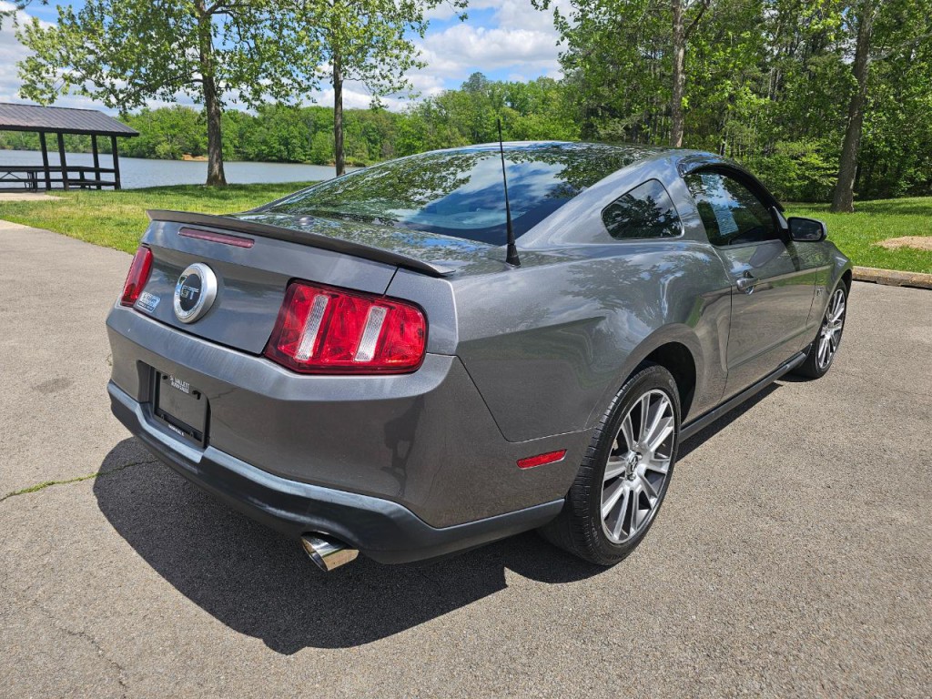 2010 Ford Mustang Image 6