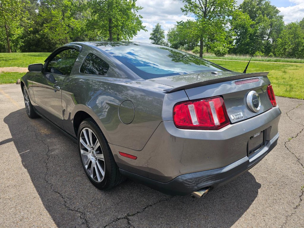 2010 Ford Mustang Image 8