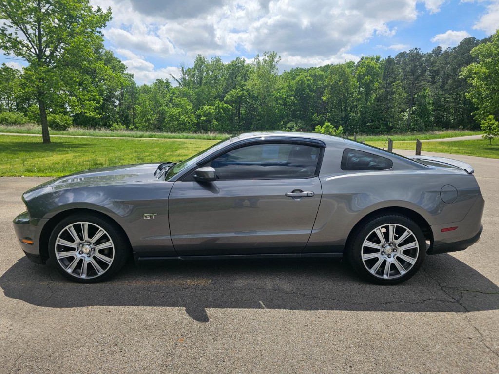2010 Ford Mustang Image 10