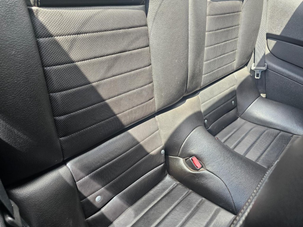 2010 Ford Mustang Image 19
