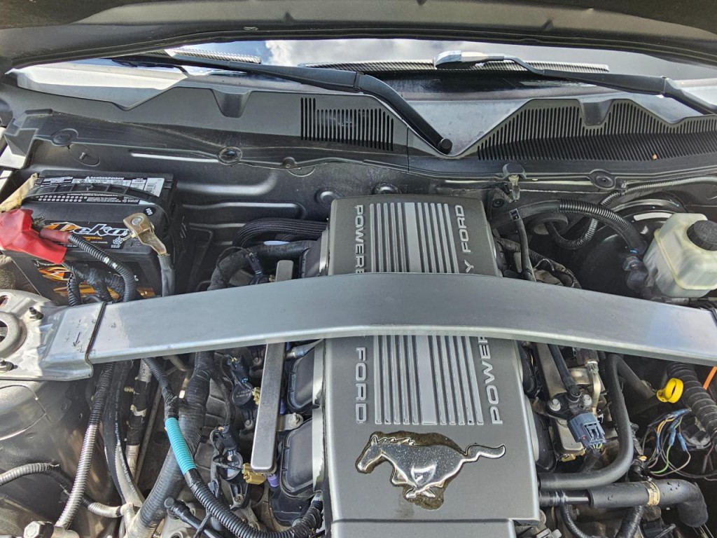 2010 Ford Mustang Image 25