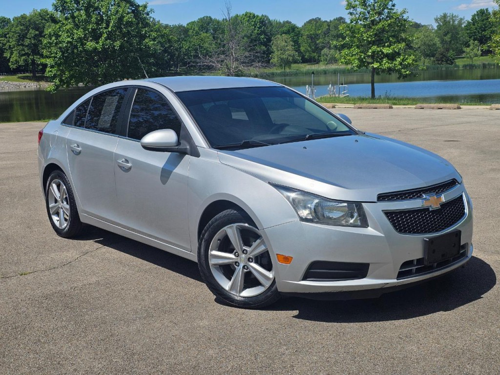 2014 Chevrolet Cruze Image 2