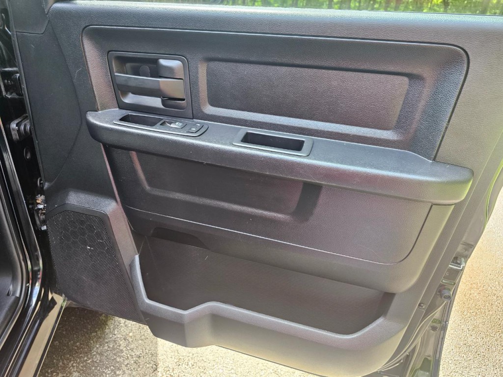 2014 RAM 1500 Image 17