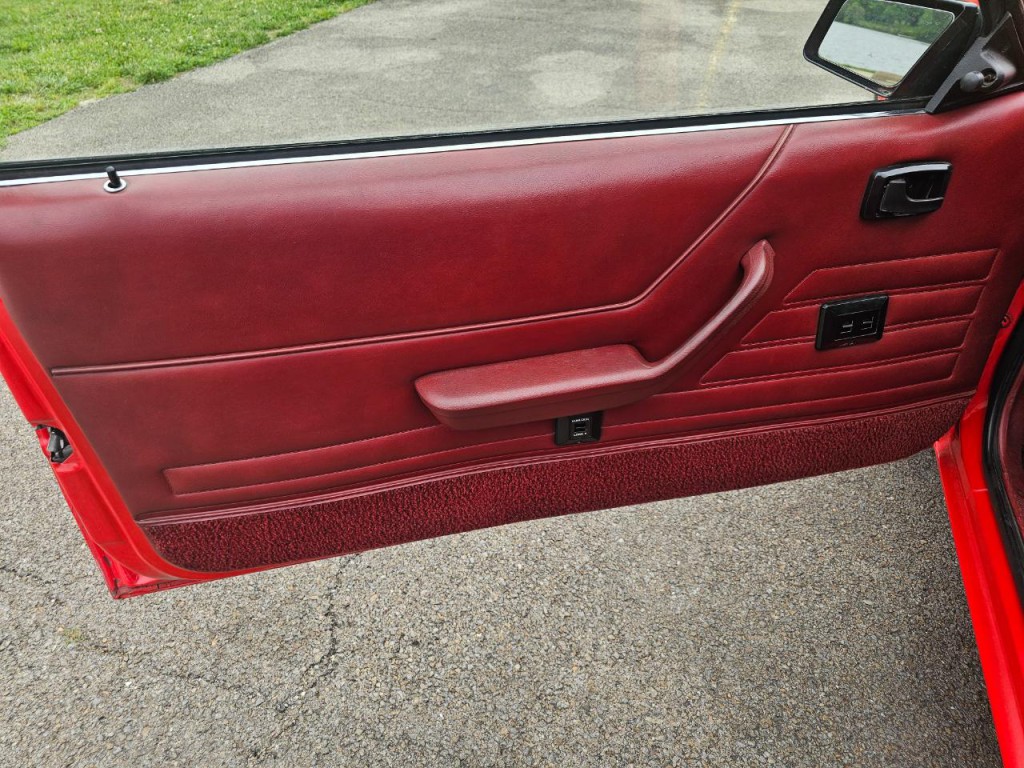 1984 Ford Mustang Image 18