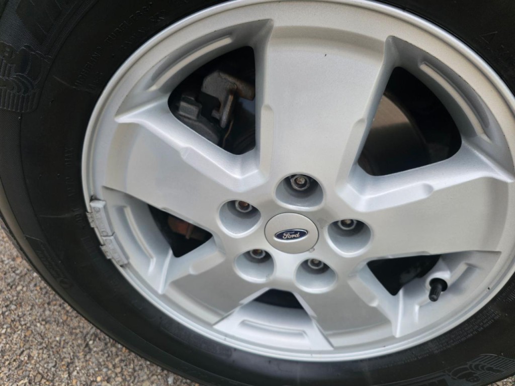 2010 Ford Escape Image 14