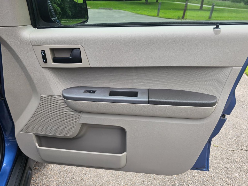 2010 Ford Escape Image 15