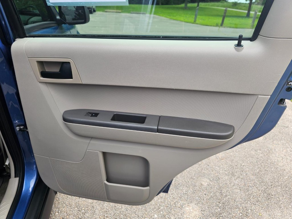 2010 Ford Escape Image 17