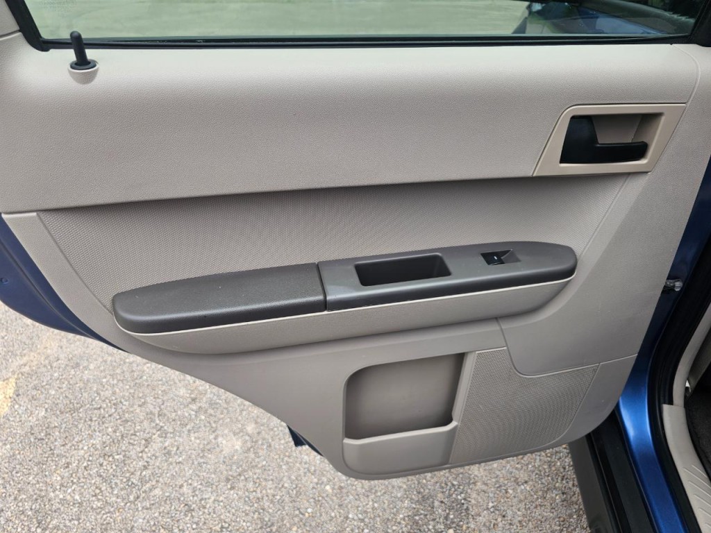 2010 Ford Escape Image 21