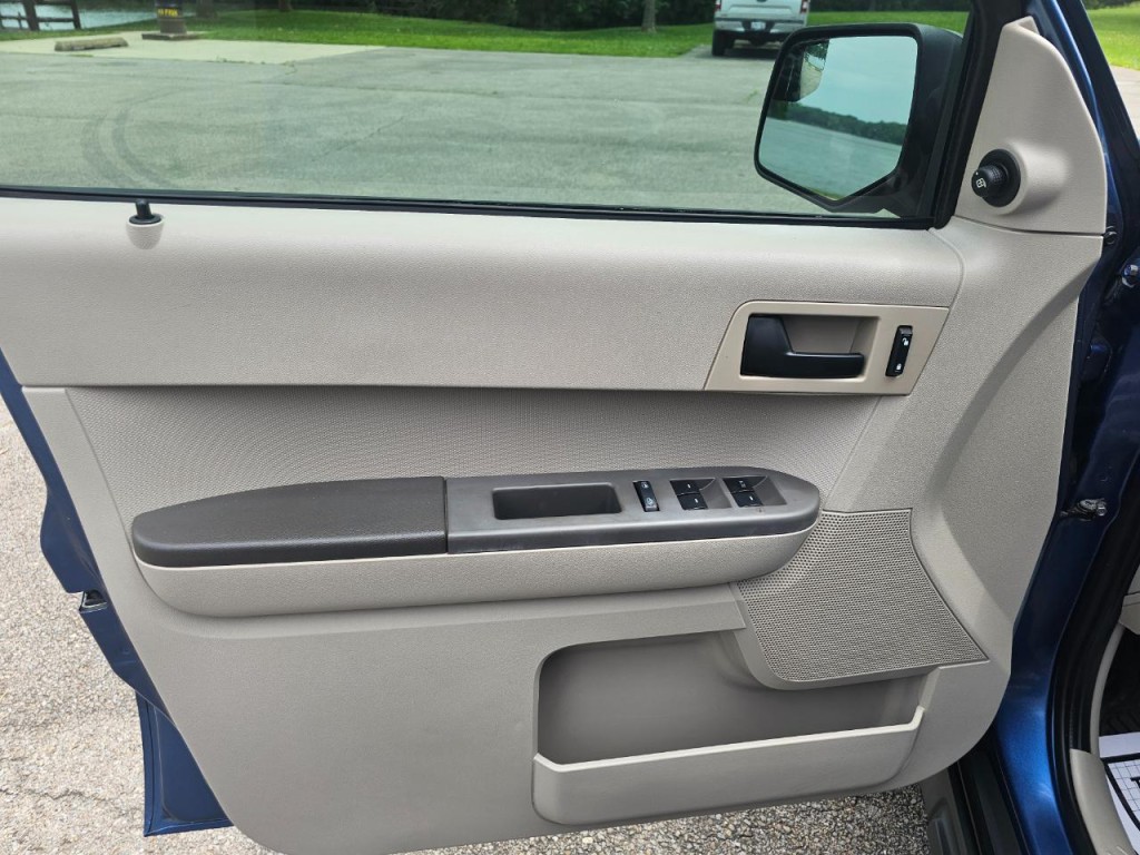 2010 Ford Escape Image 23