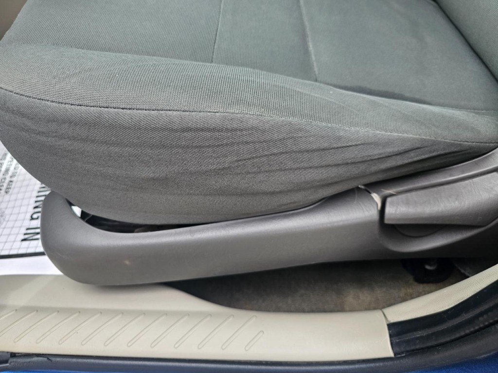 2010 Ford Escape Image 31