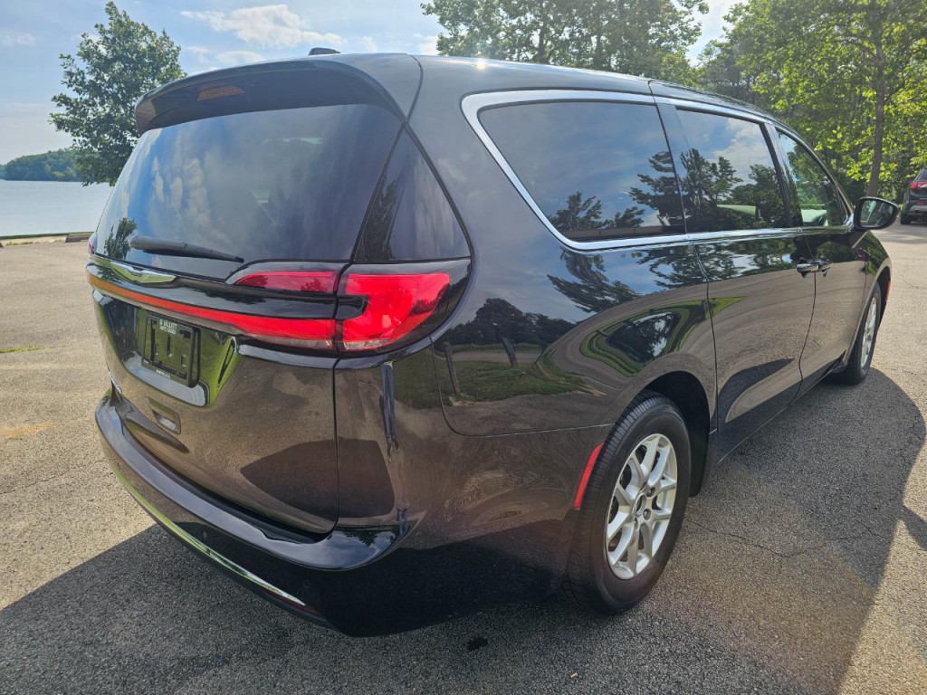 2023 Chrysler Pacifica Image 5