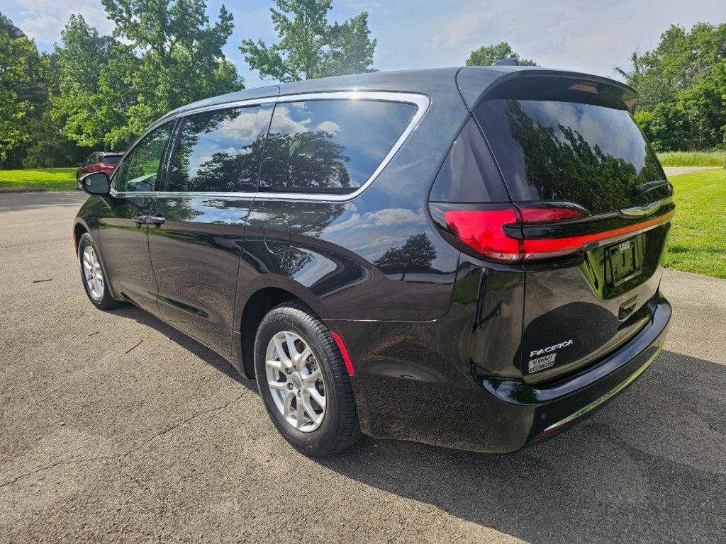 2023 Chrysler Pacifica Image 7