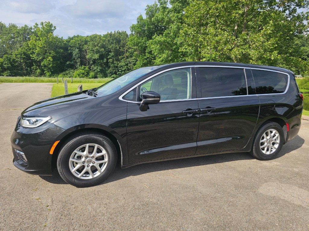 2023 Chrysler Pacifica Image 10