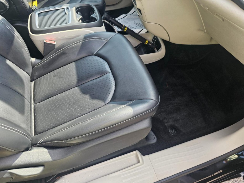 2023 Chrysler Pacifica Image 16
