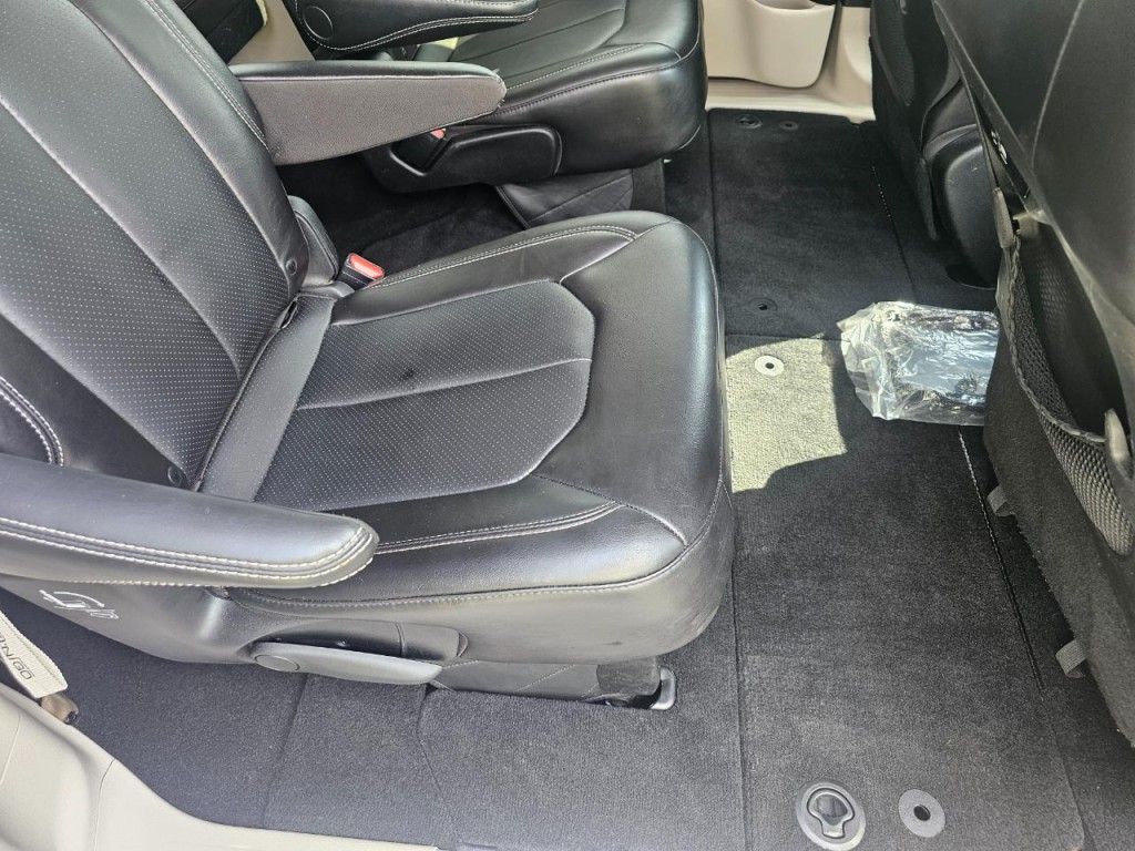 2023 Chrysler Pacifica Image 17