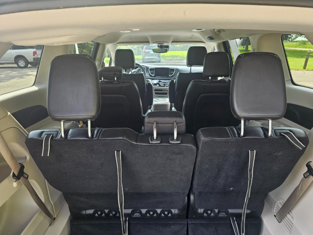 2023 Chrysler Pacifica Image 20
