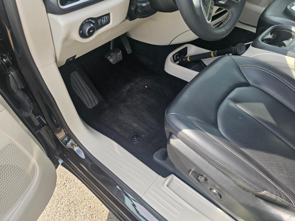 2023 Chrysler Pacifica Image 25