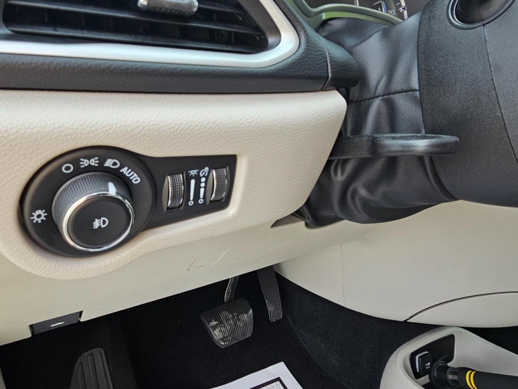 2023 Chrysler Pacifica Image 32