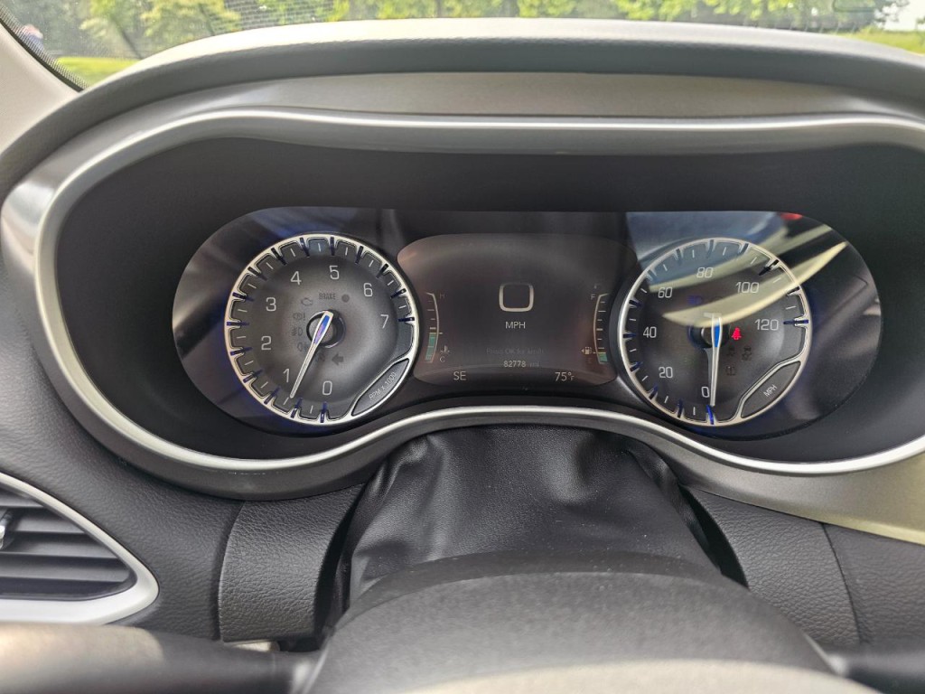 2023 Chrysler Pacifica Image 35