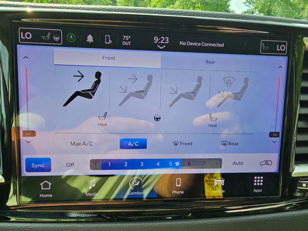 2023 Chrysler Pacifica Image 38