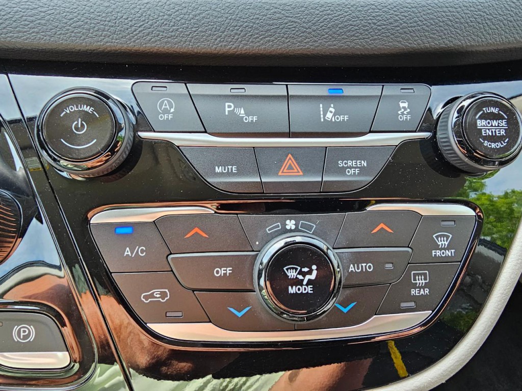 2023 Chrysler Pacifica Image 42